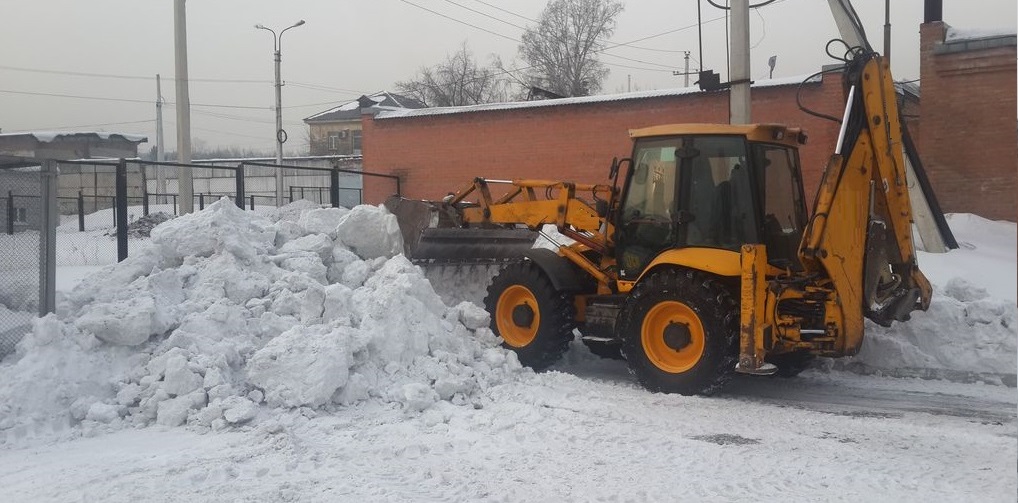 Экскаватор погрузчик для уборки снега и погрузки в самосвалы для вывоза в Башмаково